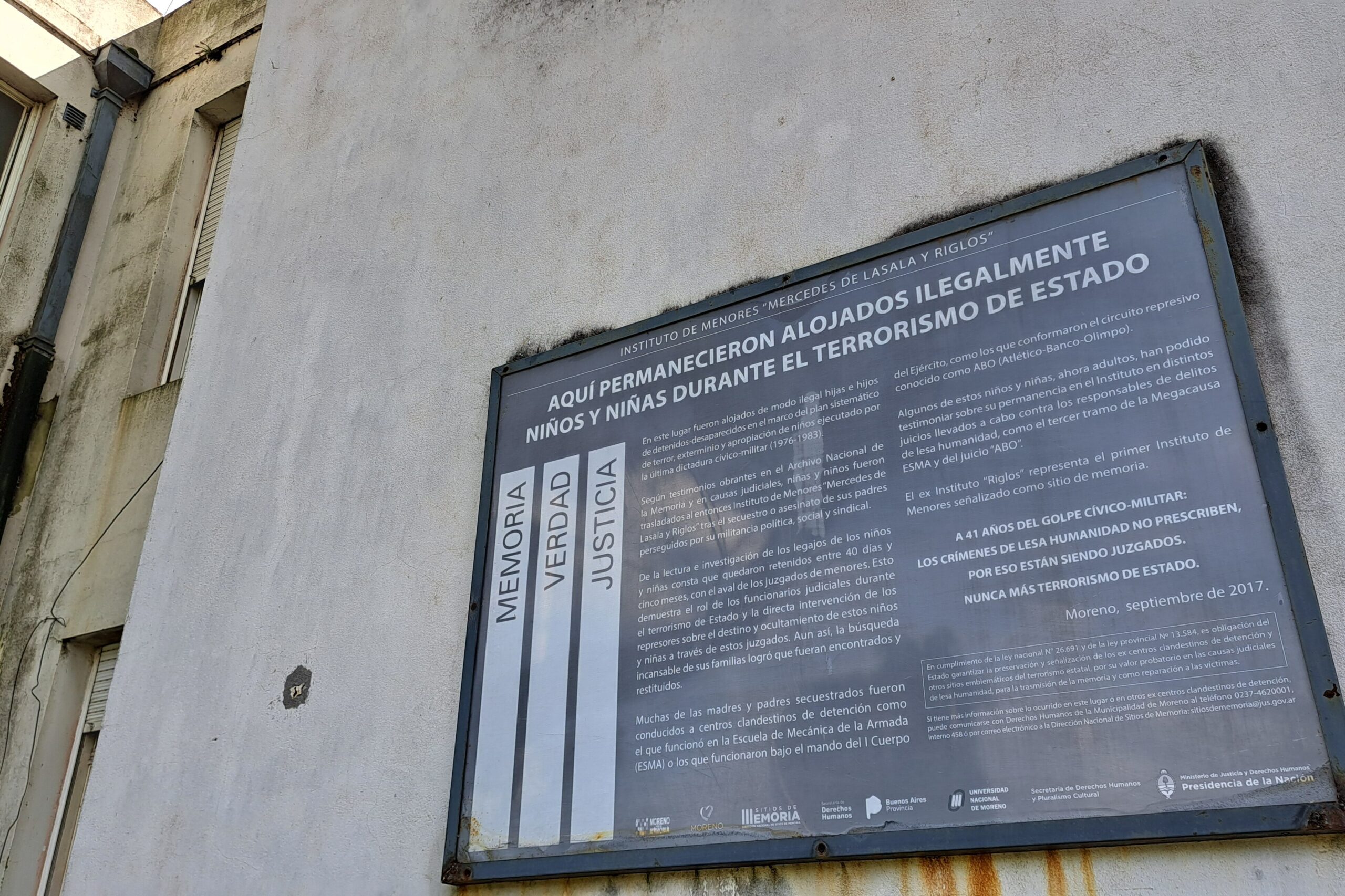 Placa informativa en el Instituto de Menores 'Mercedes de Lasala y Riglos' sobre la permanencia de niños y niñas durante el terrorismo de Estado en Argentina.